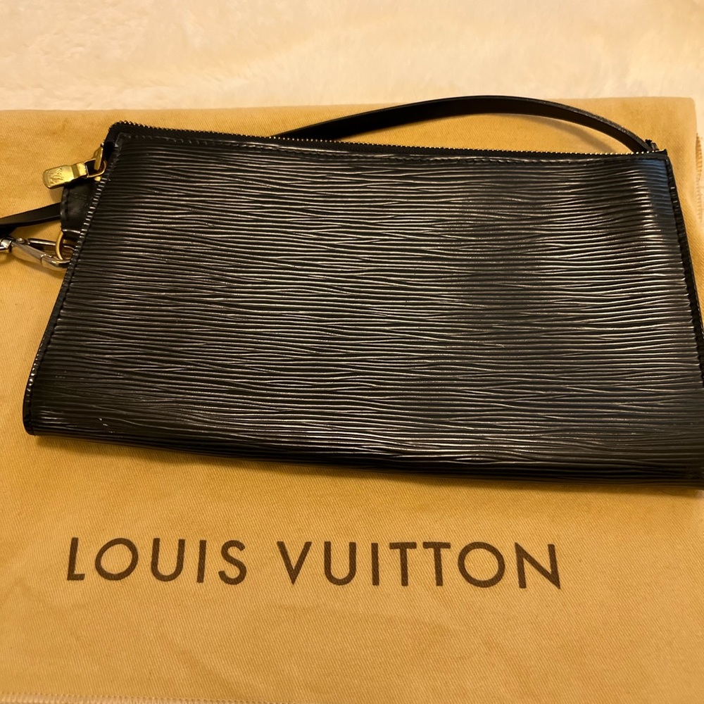 Louis Vuitton Epi Pochette - Picture 3 of 13